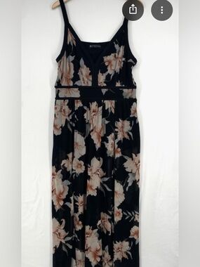 Plus- size Fashion to Figure Black Maxi Dress with Peach Floral Print